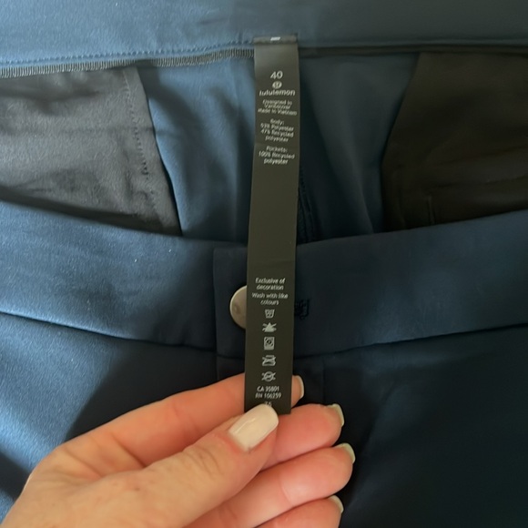 Lululemon Men’s shorts - Picture 3 of 3